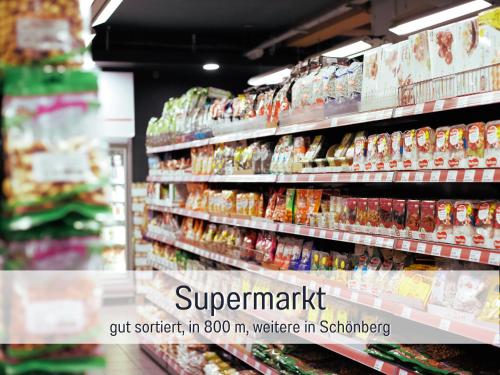 a supermarket aisle filled with shelves filled with food at Ferienhaus Küstenzauber Kalifornien - mit Hund - komplett eingezäunter großer Garten - Sauna und Kamin - im Sommer Strandkorb inklusive in Schönberg in Holstein