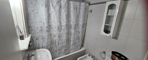 a bathroom with a shower curtain and a sink at Nuestra Recova en Pilar BsAs in Pilar