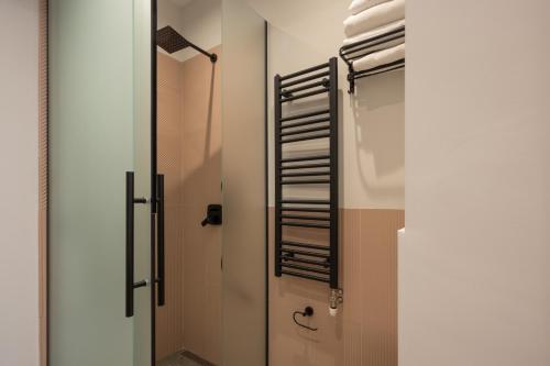 Hop Inn Rooms & Suitesにあるバスルーム