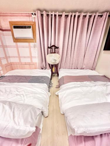 Doms Ryokan in Avida Aspira With Wifi and Netflixにあるベッド
