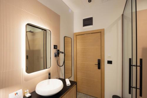 Hop Inn Rooms & Suitesにあるバスルーム