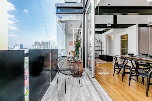 a room with a table and chairs and a dining room at Homero 1433, in Polanco by Blueground in Mexico City