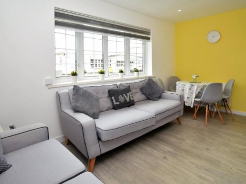 Χώρος καθιστικού στο 2 bed in Gower 88744