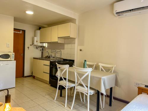 Monoambiente Céntrico comodo Con Cochera! – Photos 3