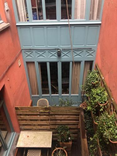 a building with a balcony with plants in it at Studio Rempart in Brussels