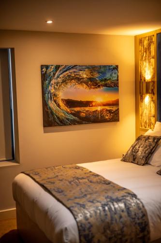 a bedroom with a bed and a painting on the wall at Hotel Holloway in Birmingham