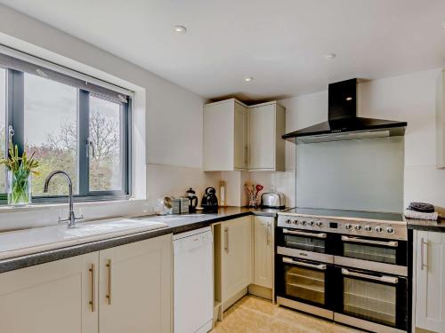 Una cocina o zona de cocina en 1 bed property in Lechlade 31912