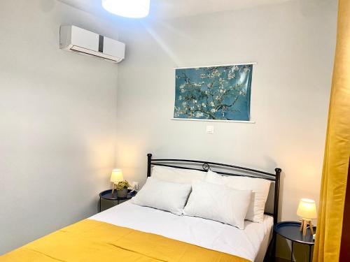 Olive Tree Deluxe Apt under Acropolis hillside