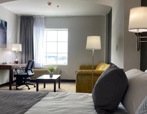 a hotel room with a bed and a desk at La Quinta by Wyndham Reynosa in Reynosa