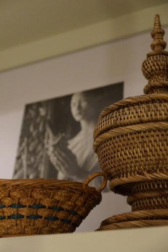 a wicker basket and a picture of a woman at Studio Rempart in Brussels
