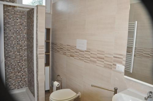 a bathroom with a toilet and a sink at La Vecchia Lanterna in Montecorvino Rovella