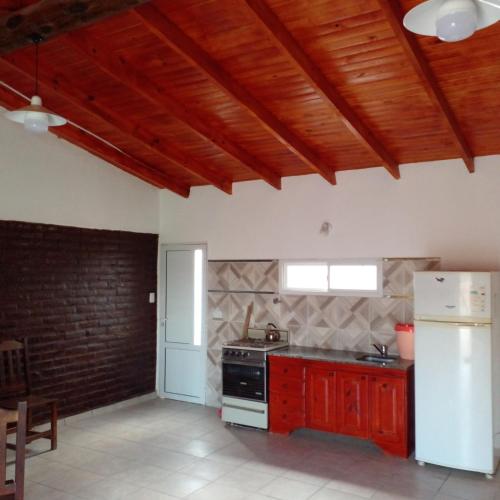 a kitchen with a stove and a refrigerator at Mi sueño in San Antonio Oeste