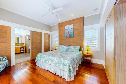 a bedroom with a bed in a room at Sunshine Haven in Carrabelle