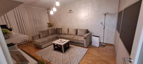 a living room with a couch and a table at MANHATTAN APARTMAN Belvil in Belgrade
