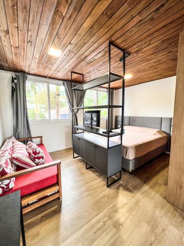 a bedroom with two bunk beds and a wooden ceiling at Gamboa Luna y Sol Apart-Hotel in Gamboa