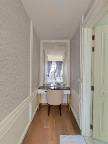 Gambar di galeri bagi Luxury Leela residence studio apartment, near Bangalore airport,Manyata tech park di Bangalore
