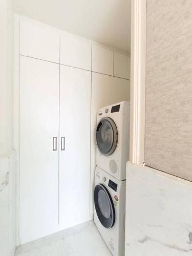 Gambar di galeri bagi Luxury Leela residence studio apartment, near Bangalore airport,Manyata tech park di Bangalore
