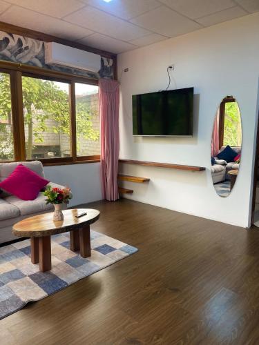 a living room with a couch and a table at La Casa De Eros in Ayampe