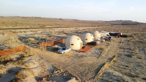 an aerial view of a farm with tents and cars at Entre Dunas y Caracolas in Punta de Choros
