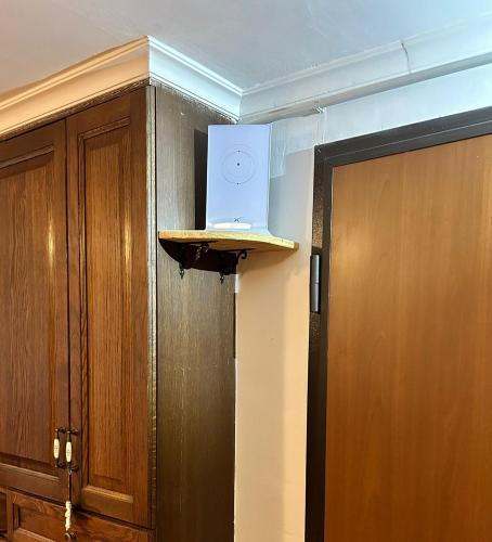 a laptop sitting on a shelf next to a door at Country house Dolce Nocciola in Vignanello