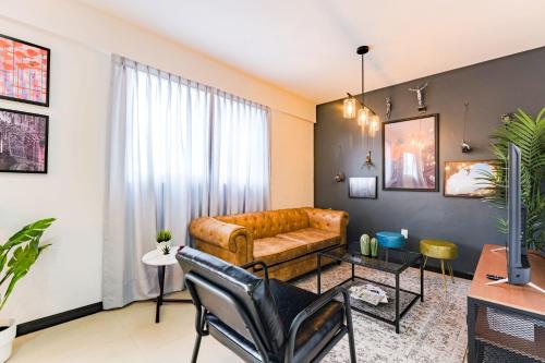 a living room with a couch and chairs at NEW Great Stay in Roma 24-7 Security in Mexico City