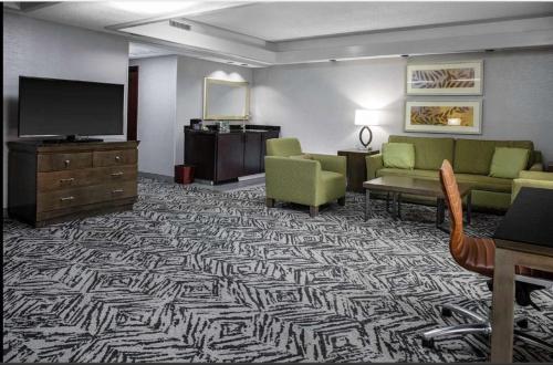 TV/Unterhaltungsangebot in der Unterkunft DoubleTree by Hilton Hotel & Executive Meeting Center Omaha-Downtown
