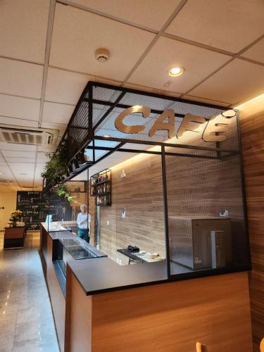 a store front with a cafe sign on the window at San Diego Express Barro Preto in Belo Horizonte