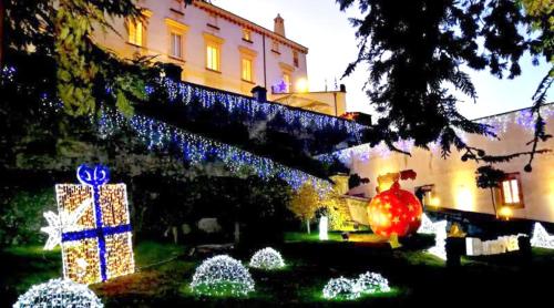 a bunch of christmas lights on a building at da zia Emanuela in Ottaviano
