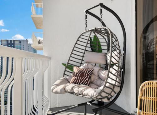 Brickell Luxe - Best Balcony - 32nd Fl - Luxe Waterfront & City Views - Furnished Balcony - Walk-Water-WiFi photo 8