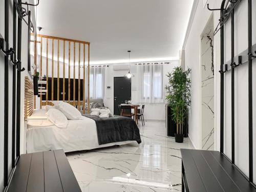 a bedroom with a bed and a dining room at Apartamento en la Gran Manzana in Valencia