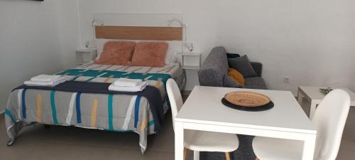 Katil atau katil-katil dalam bilik di Apartamentos Falcón