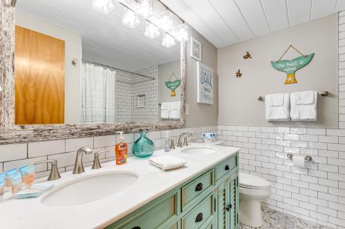 Ένα μπάνιο στο South Bethany --- 704 S Ocean Dr