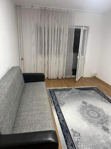 a living room with a couch and a rug at Apartament Central in Tulcea