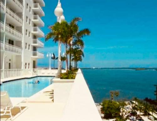 Brickell Luxe - Best Balcony - 32nd Fl - Luxe Waterfront & City Views - Furnished Balcony - Walk-Water-WiFi photo 47