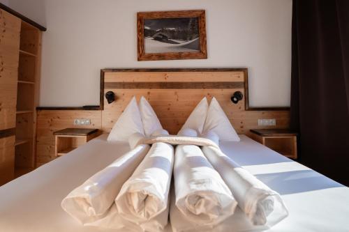 Postel nebo postele na pokoji v ubytování Palazi Apartments & Spa