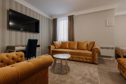a living room with a couch and a table at Apartments & rooms Beli Dvor in Čačak