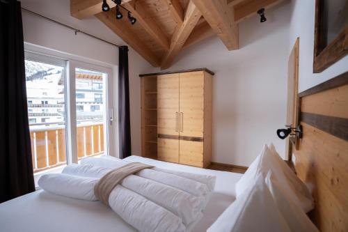 Postel nebo postele na pokoji v ubytování Palazi Apartments & Spa