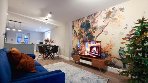 a living room with a tv and a christmas tree at Sunshine 2 Bed Townhouse Brighton in Brighton & Hove