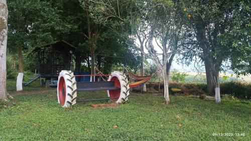 a playground with a hammock and a swing at Finca Maratón Alto in Calarcá