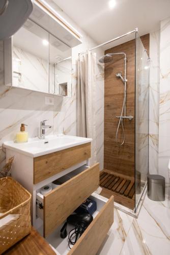a bathroom with a sink and a shower at Glečer Kop, Cozy design apartment A5, FREE Parking Garage in Kopaonik