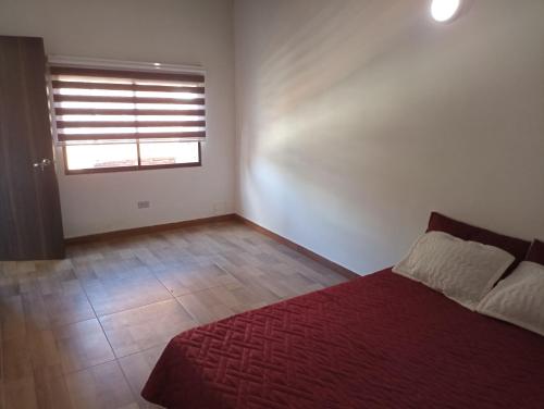 En eller flere senge i et værelse på Hermoso apartamento en Medellín