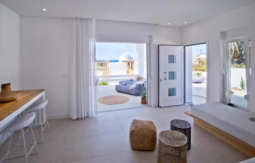 Χώρος καθιστικού στο Almyra Seaside Luxury Suites
