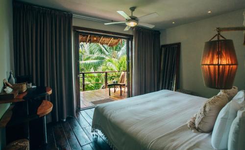 Postel nebo postele na pokoji v ubytování Orchid House Tulum Beach