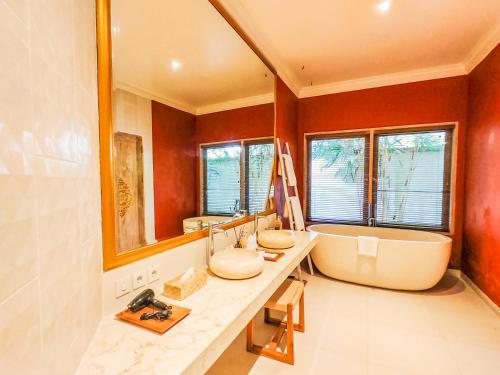 Seminyak Square Hotel And Villasにあるバスルーム
