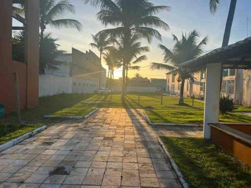Vườn quanh Apto em condomínio "PÉ NA AREIA" na praia de Guaibim!