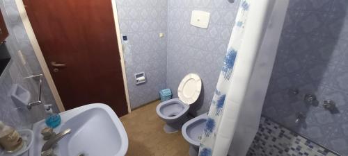 a bathroom with a toilet and a sink at La casa de la abuela in Balcarce