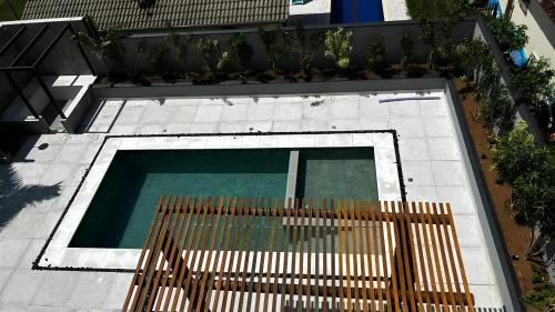Hồ bơi trong/gần Palulu Flat Juquehy - O refúgio perfeito para casais e famílias - Área de Lazer com Piscina e Sauna - Garagem Subterrânea - Serviço de Praia
