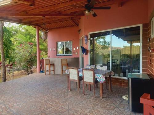 a patio with a table and chairs on a house at Altos del María, Panamá in Sorá