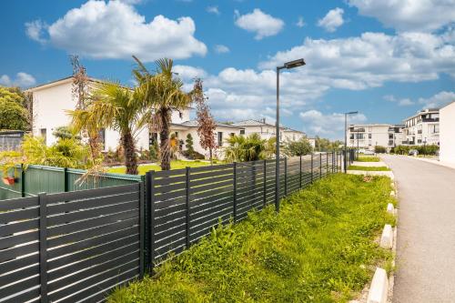 King Size Bed - Free Private Parking - Garden & Terrace - 14min from DisneyLand