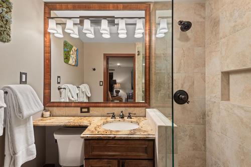 a bathroom with a sink and a shower with a mirror at Fasching Haus 250, Cozy and Convenient 1 Bedroom, 2 Blocks from Aspen in Aspen